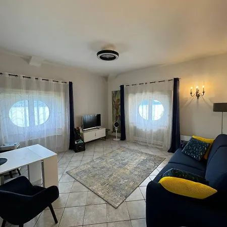 Blue View Apartment *